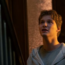 La donna alla finestra: Fred Hechinger in una scena