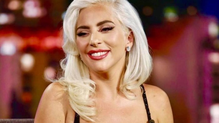 House of Gucci: Lady Gaga saluta l'Italia con lacrime e tulipani dopo la fine delle riprese (FOTO)