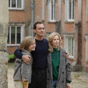 The Nest - L'inganno: Jude Law con Carrie Coon in una scena