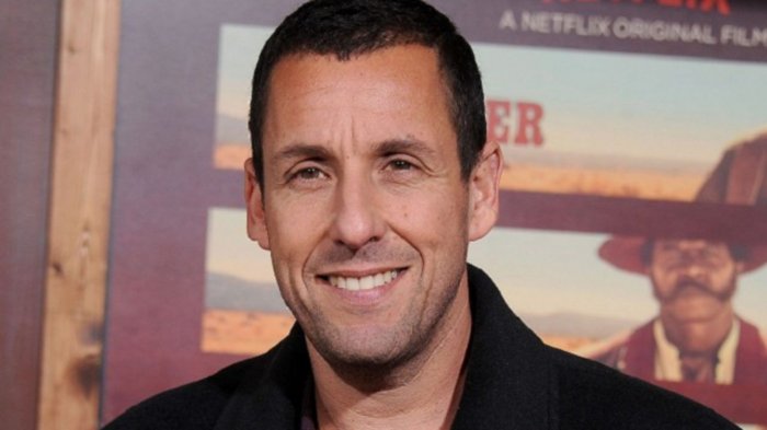 Adam Sandler, dopo l'equivoco al ristorante, ringrazia per la "dedica" speciale
