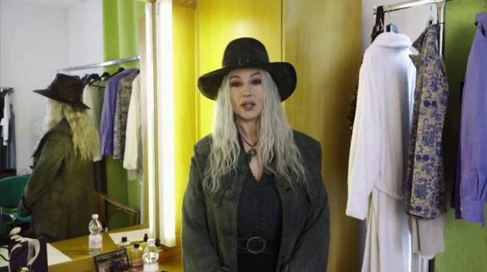 Monica Bellucci bionda "come Ivana Spagna" ai David di Donatello 2021, il nuovo look (VIDEO)