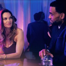 Doppio inganno: Hilary Swank con Michael Ealy in una scena