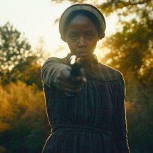 La ferrovia sotterranera: Thuso Mbedu sfodera la pistola