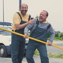 Regine del campo: Kad Merad e Alban Ivanov in una scena