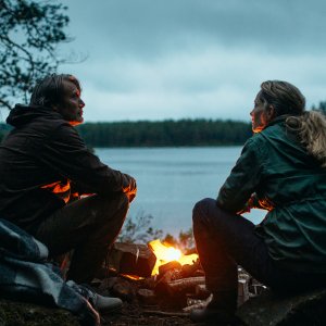 Un altro giro: Mads Mikkelsen e Maria Bonnevie in una scena