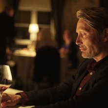 Un altro giro: Mads Mikkelsen durante una scena