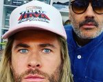 Thor: Love and Thunder, Chris Hemsworth condivide una foto dal set con Taika Waititi