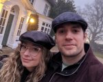 Henry Cavill difende la sua fidanzata e il loro rapporto: 'Basta negatività, siate felici per me'