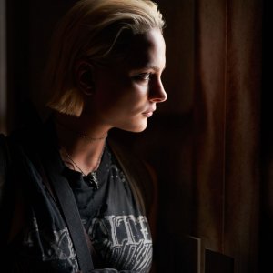 Army of the Dead: Nora Arezeder in una scena