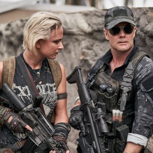 Army of the Dead: Nora Arnezeder e Garret Dillahunt in una scena