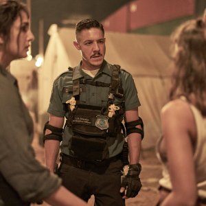 Army of the Dead: Theo Rossi in una scena