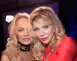 Courtney Love definisce la serie su Pamela Anderson 'vile': 'Lily James si vergogni, chiunque lei sia'