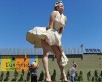Marilyn Monroe, spopola la petizione contro la statua: 'È misogina e iper-sessualizzata'
