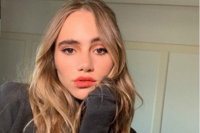 Persuasione: Suki Waterhouse, Richard E. Grant e Cosmo Jarvis nell'adattamento Netflix