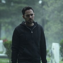 Che fine ha fatto Sara? 2, Manolo Cardona in una scena della serie Netflix