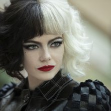 Crudelia: Emma Stone in un intenso primo piano