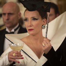 Crudelia: Emma Thompson in una scena del film