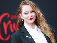 Emma Stone, bellissima sul red carpet di Crudelia: le foto della premiere