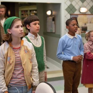 La Misteriosa Accademia dei Giovani Geni: il giovane cast in una scena