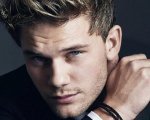Green Lantern: Jeremy Irvine in trattative per interpretare Alan Scott nella serie HBO Max