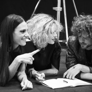 Il quaderno nero dell'amore: Emilia Verginelli, Martina Palmitesta e Michele Cesari in un'immagine