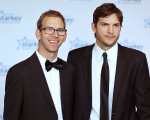 Ashton Kutcher: suo fratello spiega: 'Mi arrabbiai con lui quando parlò della mia paralisi cerebrale'