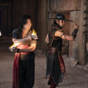 Mortal Kombat: Ludi Lin, Max Huang in una scena del film