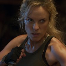 Mortal Kombat: Jessica McNamee in una scena del film