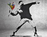 Banksy - L'arte della ribellione, la recensione: dai graffiti nelle strade di Bristol a Sotheby's