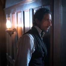 Chapelwaite: un primo piano di Adrien Brody