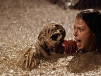 Poltergeist - Demoniache presenze: la scena in acqua e la macabra 'garanzia' di Spielberg