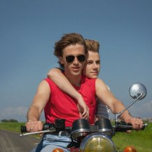 Estate '85: Benjamin Voisin, Félix Lefebvre in moto