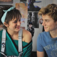 Estate '85: Philippine Velge e Félix Lefebvre in una scena