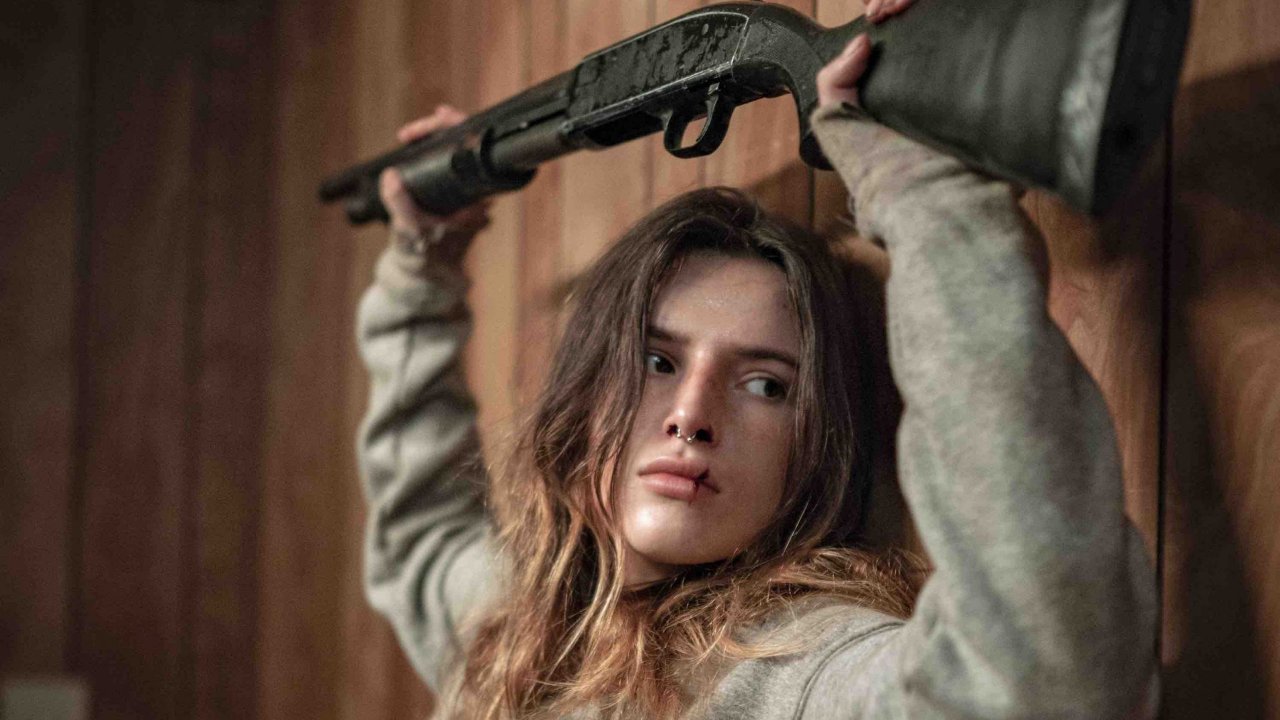 Bella Thorne fu quasi licenziata da Disney per una foto in bikini a 14 anni