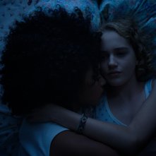 Maledetta primavera: Emma Fasano con Manon Bresch in una scena