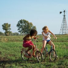 Maledetta primavera: Manon Bresch con Emma Fasano in una scena