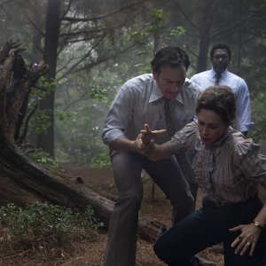 The Conjuring - Per ordine del Diavolo: Vera Farmiga insieme a Patrick Wilson in una scena