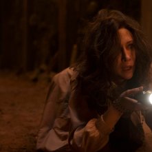 The Conjuring - Per ordine del Diavolo: Vera Farmiga durante una scena