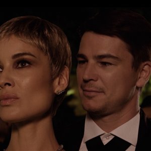 Valley of the Gods: Josh Hartnett e Bérénice Marlohe in una scena