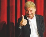 Gigi Proietti: le ceneri dell'attore non trovano pace, al cimitero di Roma non c'è posto