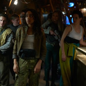 Intergalactic: una foto di gruppo del cast della serie