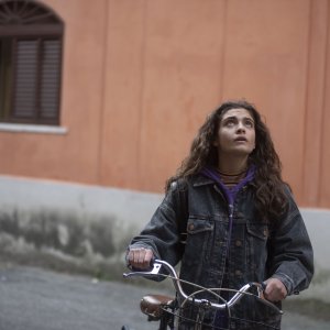 Anni da cane: Aurora Giovinazzo in una scena