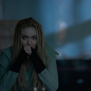 Intergalactic: Eleanor Tomlinson in una scena della serie