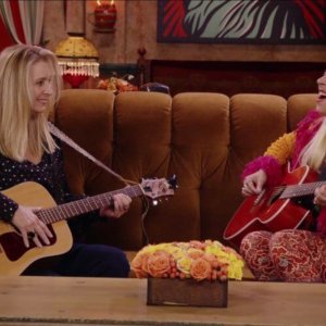 Friends: The Reunion, Lisa Kudrow e Lady Gaga si esibiscono nello speciale