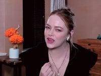 Emma Stone recita il famoso monologo di Steve Martin in Un biglietto in due (VIDEO)