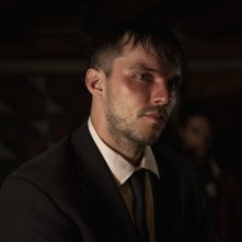 Quelli che mi vogliono morto: Nicholas Hoult in un primo piano