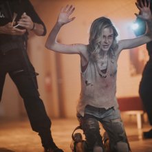 Run Hide Fight - Sotto Assedio: Isabel May in una scena del film