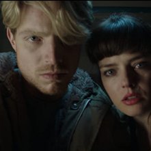 Play Or Die - Gioca o muori: Charley Palmer Rothwell e Roxane Mesquida in iuna scena del film