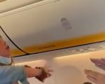 Volo Ryanair Ibiza Bergamo: chi è la passeggera che ha scatenato il caos (VIDEO)