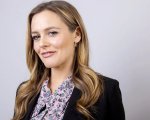 Alicia Silverstone nel cast della commedia Senior Year